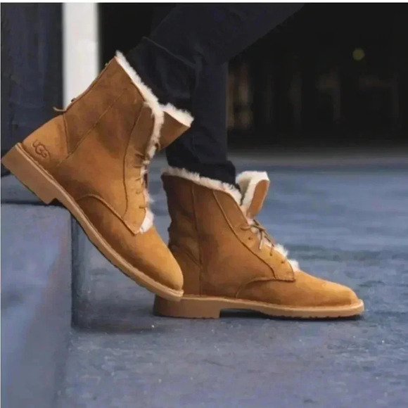 [US11] UGG  Women's Quincy Winter Boots- EUC - Picture 1 of 12